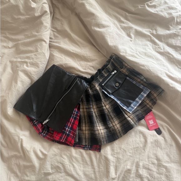 Romwe Plaid Patchwork Mini Skirt with Leather Pocket - Red/Black - Picture 3 of 3